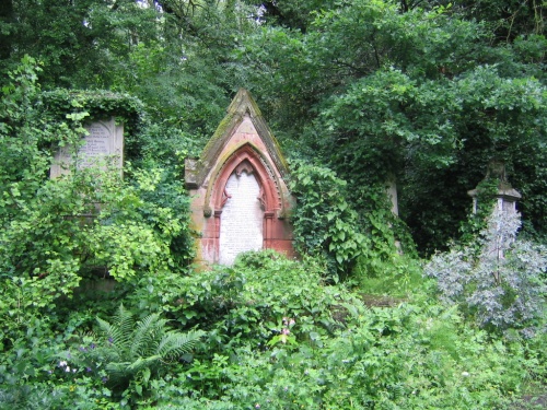 highgatecemeterygrave.jpg