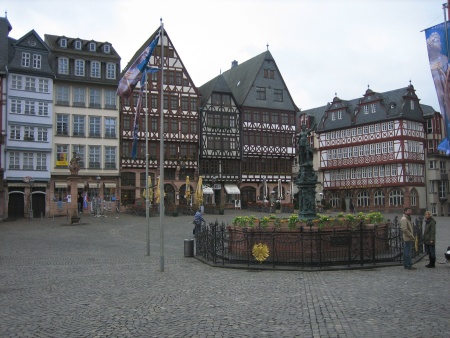 frankfurtoldsquare.jpg